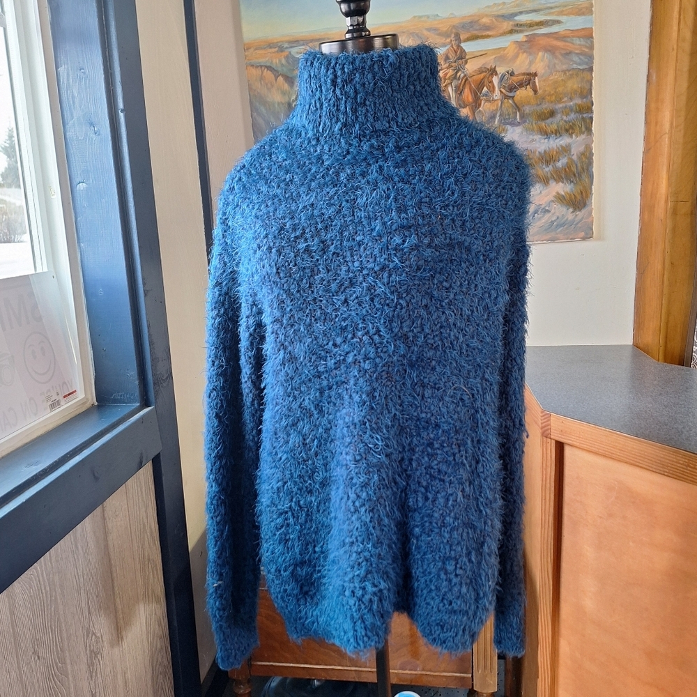 Philosophy Plush Knit Turtleneck, Size Medium, RN#93178